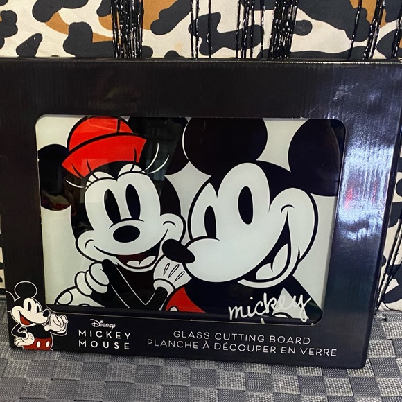 DISNEY MICKEY MOUSE GLASS CUTTING BOAR - Picture 1 of 7